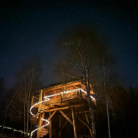 Chalet Casa Sull'albero La Quiete In Piemonte